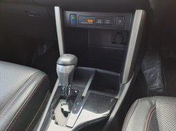 Toyota Venturer 2.0 AT Bensin 2021 11
