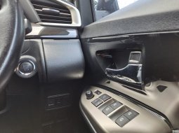 Toyota Venturer 2.0 AT Bensin 2021 12
