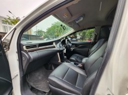 Toyota Kijang Innova V A/T Diesel 2018 Putih solar reborn 6