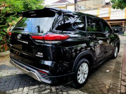 Toyota Kijang Innova Zenix Hybrid 2023 Hitam reborn 3