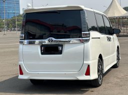 TOYOTA VOXY 2.0 AT PUTIH SIAP PAKAI DIJUAL CEPAT TERMURAH 4