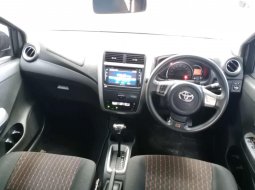 Toyota Agya 1.2 GR Sport AT 2022 Abu-abu 8