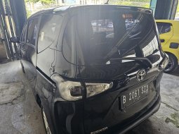 Toyota Sienta E Mt 2017 Hitam 4