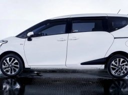 Toyota Sienta V AT 2021 4