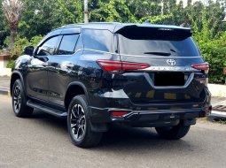 Toyota Fortuner New  4x2 2.4 GR Sport A/T 2022 diesel hitam pajak panjang siap pakai 14