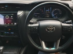 Toyota Fortuner New  4x2 2.4 GR Sport A/T 2022 diesel hitam pajak panjang siap pakai 8