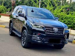 Toyota Fortuner New  4x2 2.4 GR Sport A/T 2022 diesel hitam pajak panjang siap pakai 2