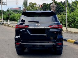 Toyota Fortuner New  4x2 2.4 GR Sport A/T 2022 diesel hitam pajak panjang siap pakai 5