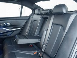 BMW 3 Series 330i M Sport At 2022 Hitam 12