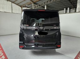 Toyota Voxy 2.0 AT ( Matic ) 2024 Hitam Low km 11rban Good Condition siap pakai 12