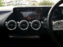 Mercedes-Benz GLA 200 AMG Line 2022 abu km 15 ribuan 19