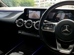 Mercedes-Benz GLA 200 AMG Line 2022 abu km 15 ribuan 6