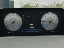 Hyundai Staria Signature 7 2022 hitam diesel km 15 ribuan 15