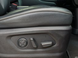 Hyundai Staria Signature 7 2022 hitam diesel km 15 ribuan 11