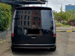 Hyundai Staria Signature 7 2022 hitam diesel km 15 ribuan 10