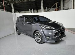 Toyota Sienta Q AT ( Matic ) 2016 Abu² Tua Km low 98rban plat ganjil siap pakai 2