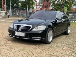 Mercedes-Benz S-Class S 350 2011 Hitam 3