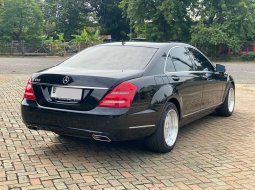 Mercedes-Benz S-Class S 350 2011 Hitam 6