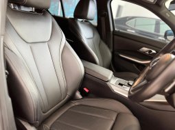 BMW 330i 2.0 M Sport AT 2022 Hitam 10