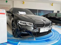 BMW 330i 2.0 M Sport AT 2022 Hitam 1