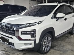 Mitsubishi Xpander Cross Premium A/T ( Matic ) 2023 Putih Mulus Gress Siap Pakai 3