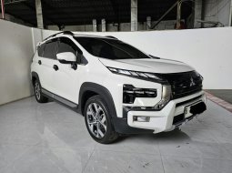 Low km 28rban Mitsubishi Xpander Cross Premium AT ( Matic ) 2023 Putih Mulus Siap Pakai 2