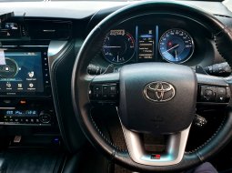 Toyota Fortuner New  4x2 2.8 A/T DSL GR Sport 2022 silver diesel 12