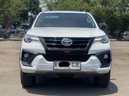FORTUNER VRZ TRD AT PUTIH 2018 DIJUAL CEPAT TERMURAH