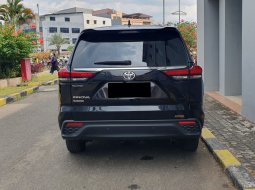 Toyota Innova Zenix G 2024 hitam bensin km 11 ribuan 3