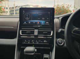 Toyota Innova Zenix G 2024 hitam bensin km 11 ribuan 9