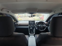 Toyota Innova Zenix G 2024 hitam bensin km 11 ribuan 12