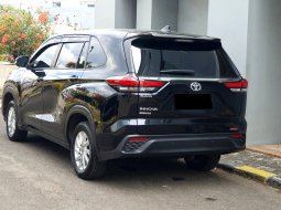 Toyota Innova Zenix G 2024 hitam bensin km 11 ribuan 15