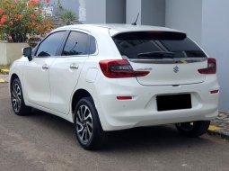 Suzuki Baleno Hatchback A/T 2023 putih km antik 7 ribuan 9