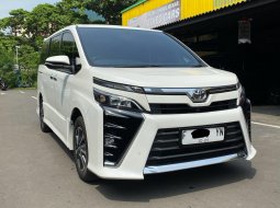 DIJUAL CEPAT!! TOYOTA VOXY AT PUTIH 2019 2