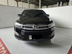 Km low 64rban Toyota Innova V 2.0 bensin AT ( Matic ) 2017 Hitam plat genap depok