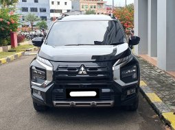 Mitsubishi Xpander Cross NewPremium Package CVT 2022 hitam km 24 ribuan