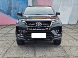 Toyota Fortuner New 4x2 2.8 GR Sport A/T DSL 2022 Hitam km 16 ribuan