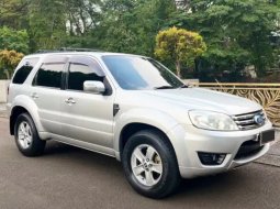 Ford Escape XLT Second Gen Sunrrof Jok Kulit Rawatan ATPM Resmi B Ganjil Body Mulus Interior Orsinil