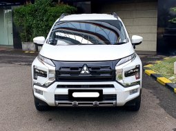 Mitsubishi Xpander Cross NewPremium Package CVT 2023 putih km antik 8 ribuan