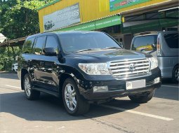 Toyota Land Cruiser 200 Full Spec A/T Diesel 2010 Hitam