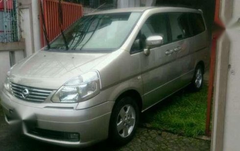 Nissan Serena Hws 2004 2157800