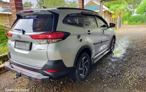 Jual mobil bekas murah Toyota Rush TRD Sportivo 2018 di Jawa Timur 