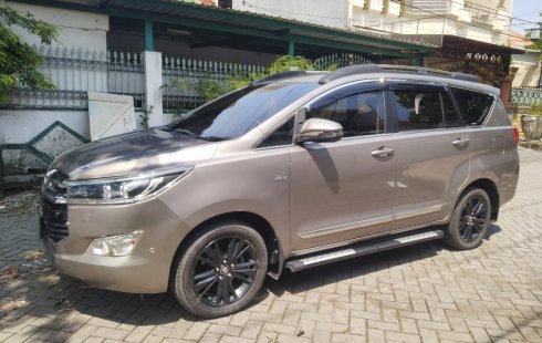 Toyota Kijang Innova V A/T Gasoline 2018 Coklat
