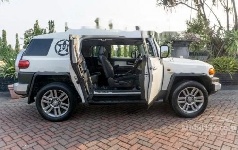 Jual Toyota FJ Cruiser 2015 harga murah di Jawa Timur