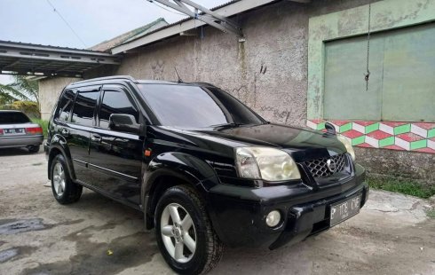 mobil nissan x trail 2003