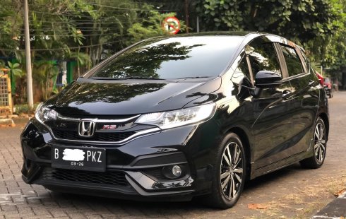 mobil honda jazz hitam