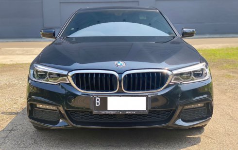 BMW 530i AT Hitam 2020
