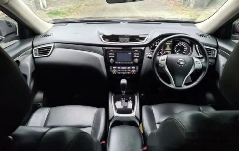 Mobil Nissan X-Trail 2015 2.5 dijual, Jawa Timur