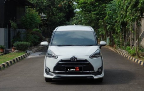 Toyota Sienta Q CVT 2017