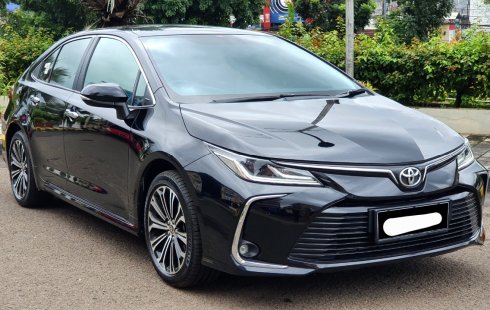 Toyota Corolla Altis V AT 2022 hitam km 9 rb cash kredit proses bisa dibantu